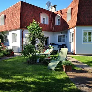 Apartment Hawei In - Doppelhaushälfte Mit Garten Und Pool Zur Mitbenutzung, Wien