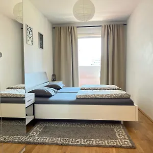 Apartment 2 Bedroom Next To Metro U1 And Garage Parking, Wien